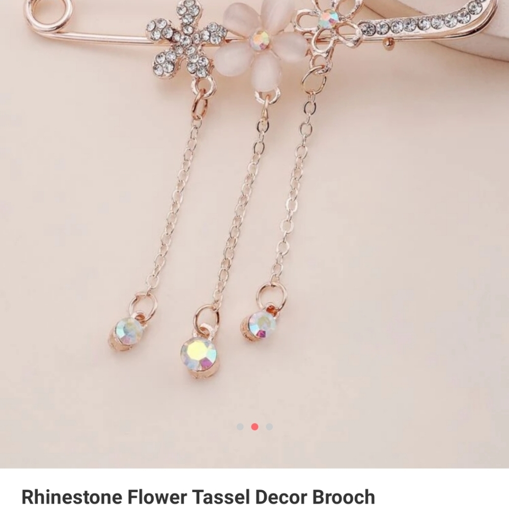 Rhinestone Flower Tassel Decor Brooch
